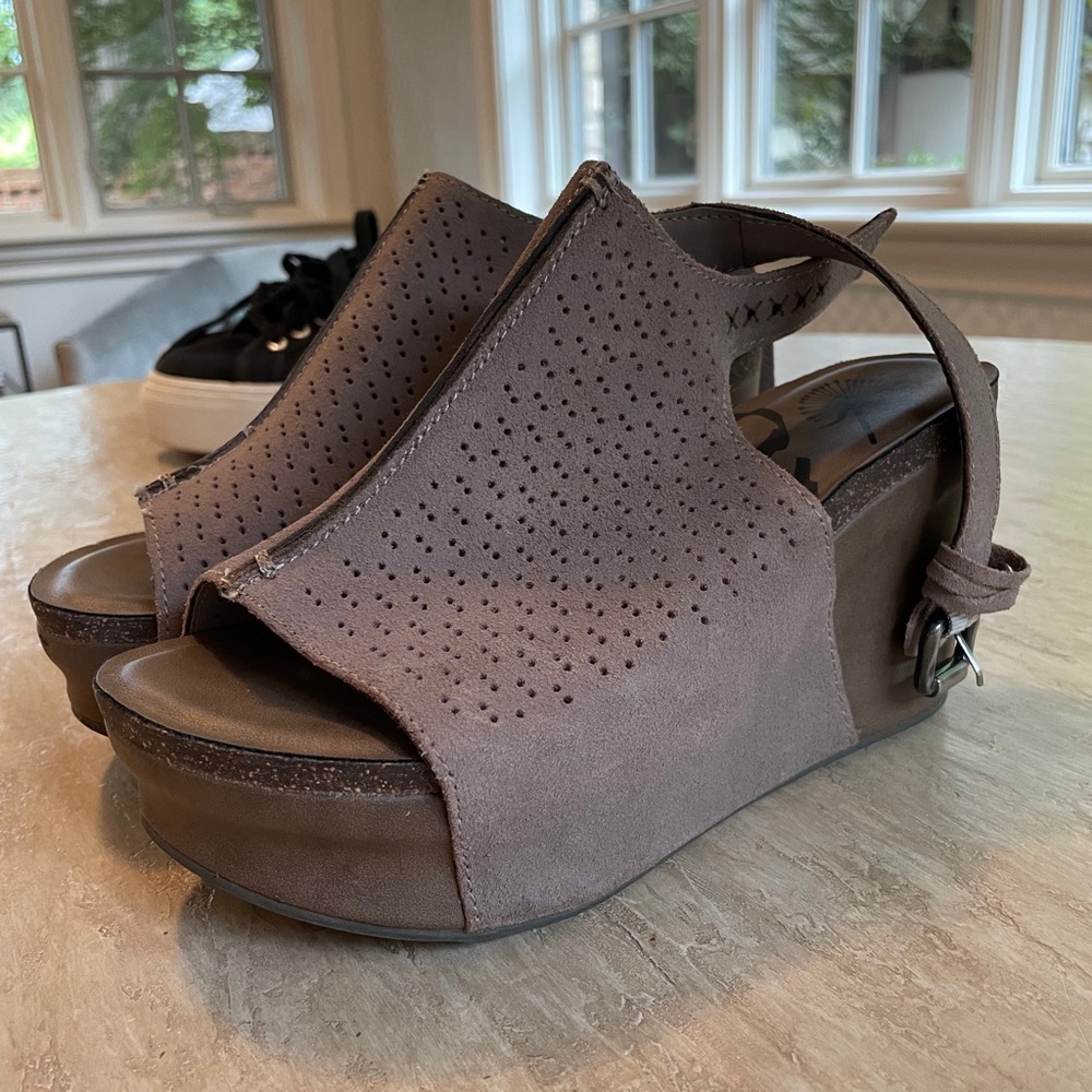 OTBT wedges, size 6.5.
